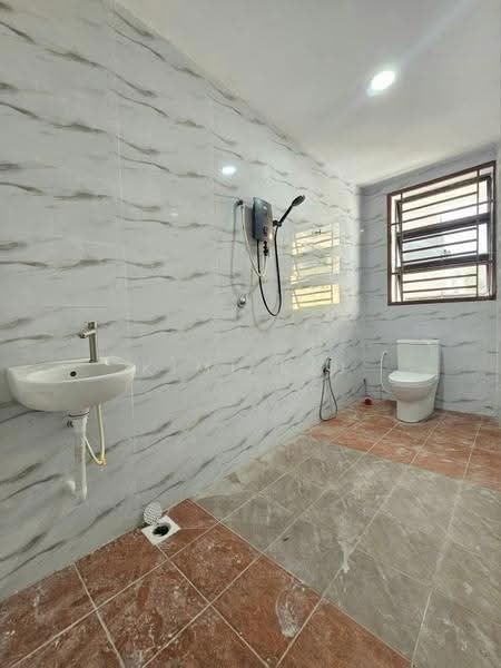 Rumah Teres 2-Tingkat untuk Dijual di Taman Johor Jaya (Johor Bahru) - Kimi Kiu - Bathroom - PropertyGuru.com.my