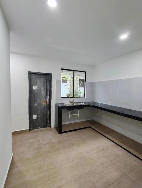 Rumah Teres 2-Tingkat untuk Dijual di Taman Ungku Tun Aminah (Skudai) - Daniel Yong - Kitchen - PropertyGuru.com.my