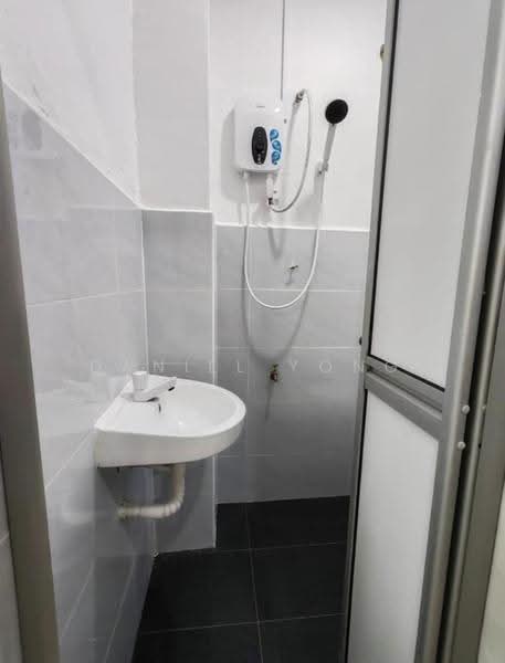 Rumah Teres 2-Tingkat untuk Dijual di Taman Ungku Tun Aminah (Skudai) - Daniel Yong - Bathroom - PropertyGuru.com.my