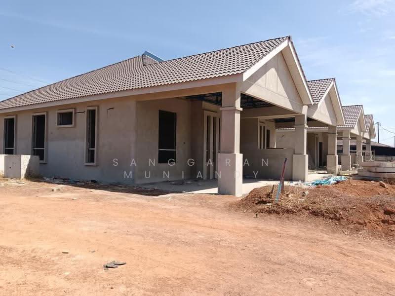 Semi-Detached House for Sale in Rumah Berkembar Setingkat di Kepala Batas (Kepala Batas) - Sanggaran Muniandy - Exterior - PropertyGuru.com.my