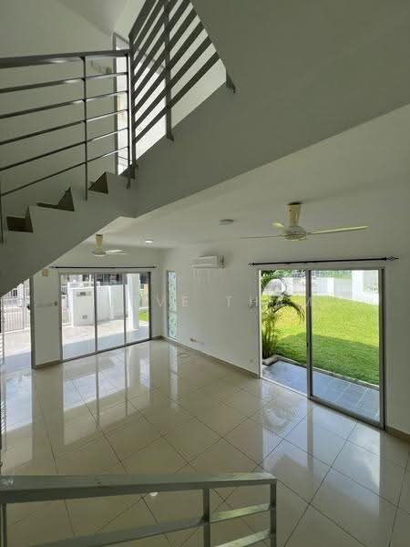 Rumah Teres 3-Tingkat untuk Dijual di Taman Desa Serdang (Seri Kembangan) - Steve Tham - Living Room - PropertyGuru.com.my