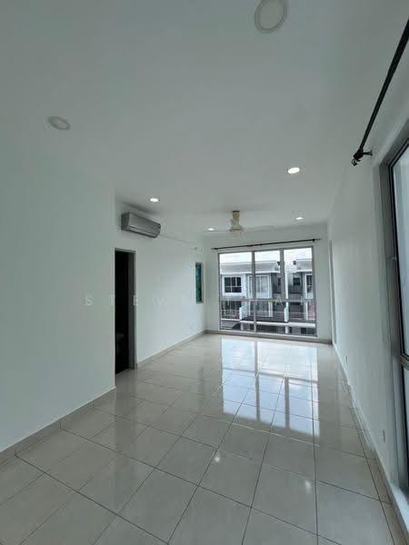 Rumah Teres 3-Tingkat untuk Dijual di Taman Desa Serdang (Seri Kembangan) - Steve Tham - Living Room - PropertyGuru.com.my