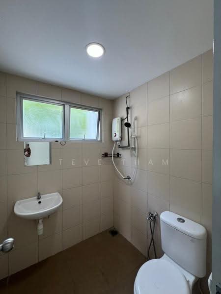 Rumah Teres 3-Tingkat untuk Dijual di Taman Desa Serdang (Seri Kembangan) - Steve Tham - Bathroom - PropertyGuru.com.my