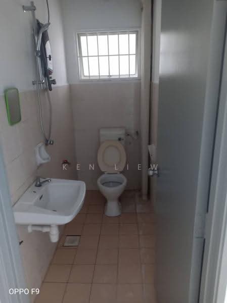 Kondominium untuk Dijual di Pelangi Indah Condominium - Ken Liew - Bathroom - PropertyGuru.com.my