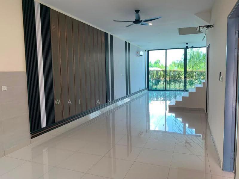 Rumah Teres 2-Tingkat untuk Disewa di Bandar Putra Permai (Seri Kembangan) - Wai Ann Teng - Living Room - PropertyGuru.com.my