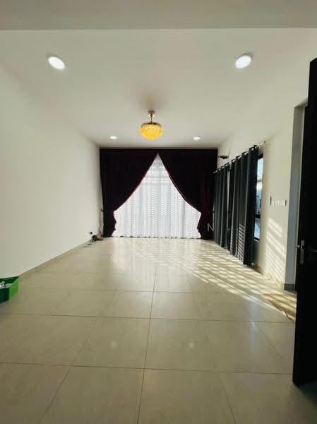 Rumah Teres 2-Tingkat untuk Disewa di Bandar Putra Permai (Seri Kembangan) - Wai Ann Teng - Living Room - PropertyGuru.com.my