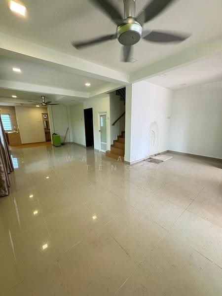 Rumah Teres 2-Tingkat untuk Disewa di Bandar Putra Permai (Seri Kembangan) - Wai Ann Teng - Living Room - PropertyGuru.com.my