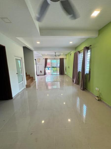 Rumah Teres 2-Tingkat untuk Disewa di Bandar Putra Permai (Seri Kembangan) - Wai Ann Teng - Living Room - PropertyGuru.com.my