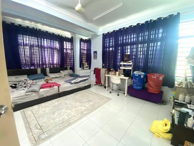 2-storey Terraced House for Sale in Seksyen 4, Bandar Baru Bangi (Bandar Baru Bangi) - Maizura binti Mohd Darus - Bedroom - PropertyGuru.com.my