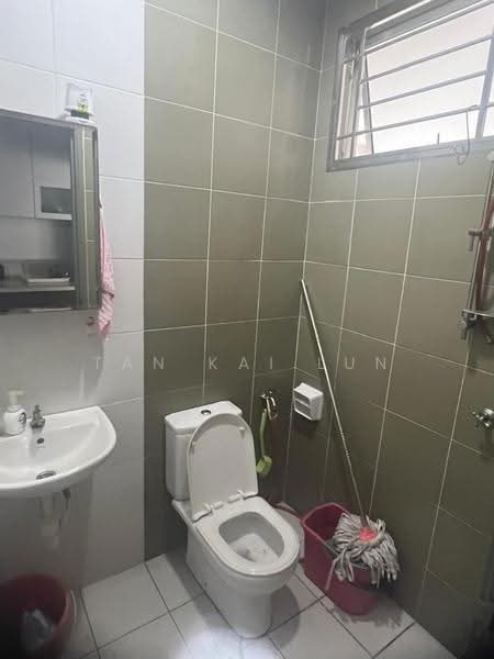 Rumah Teres 2-Tingkat untuk Dijual di Setia Tropika (Johor Bahru) - Tan Kai Lun - Bathroom - PropertyGuru.com.my