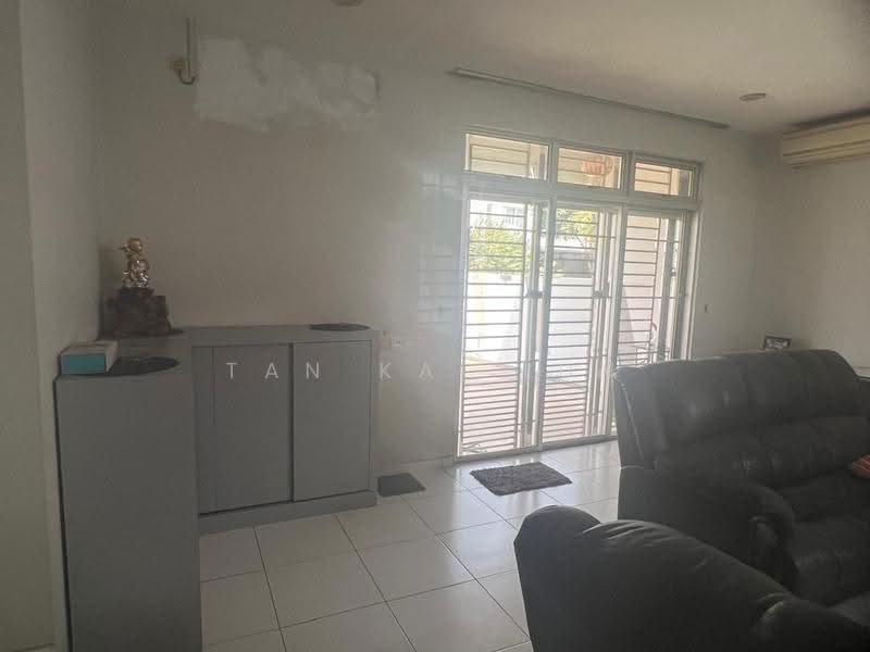 Rumah Teres 2-Tingkat untuk Dijual di Setia Tropika (Johor Bahru) - Tan Kai Lun - Living Room - PropertyGuru.com.my