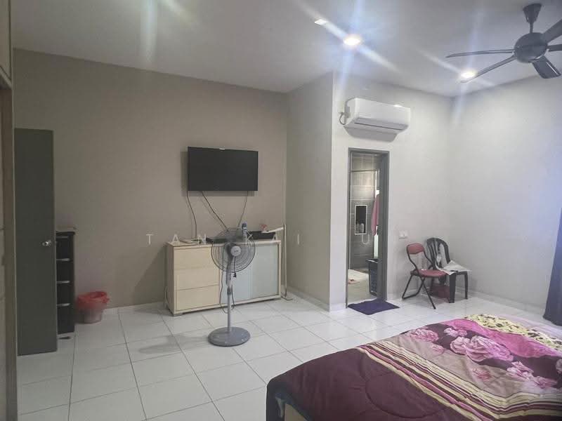 Rumah Teres 2-Tingkat untuk Dijual di Setia Tropika (Johor Bahru) - Tan Kai Lun - Bedroom - PropertyGuru.com.my