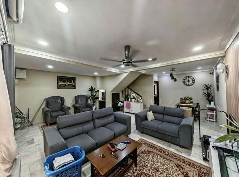 2-storey Terraced House for Sale in Taman Sri Manja (Petaling Jaya) - Azli Ibrahim - Living Room - PropertyGuru.com.my