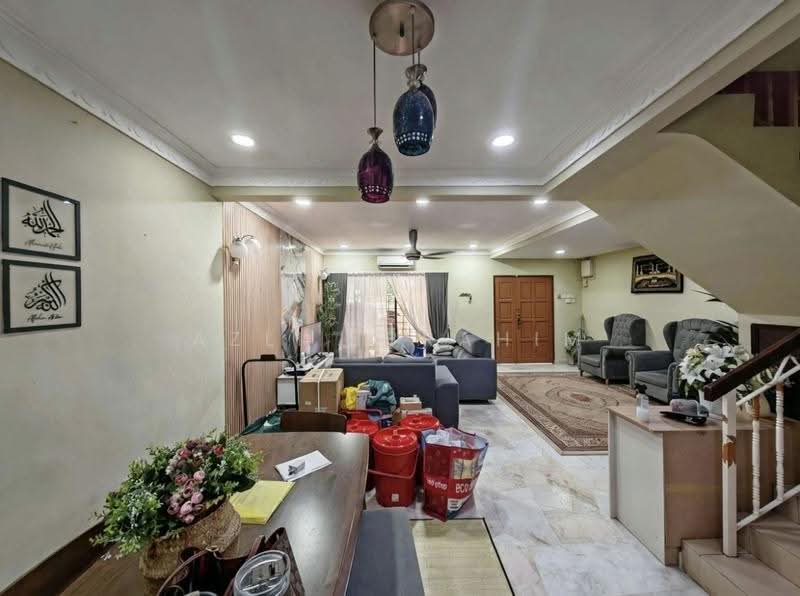 2-storey Terraced House for Sale in Taman Sri Manja (Petaling Jaya) - Azli Ibrahim - Living Room - PropertyGuru.com.my