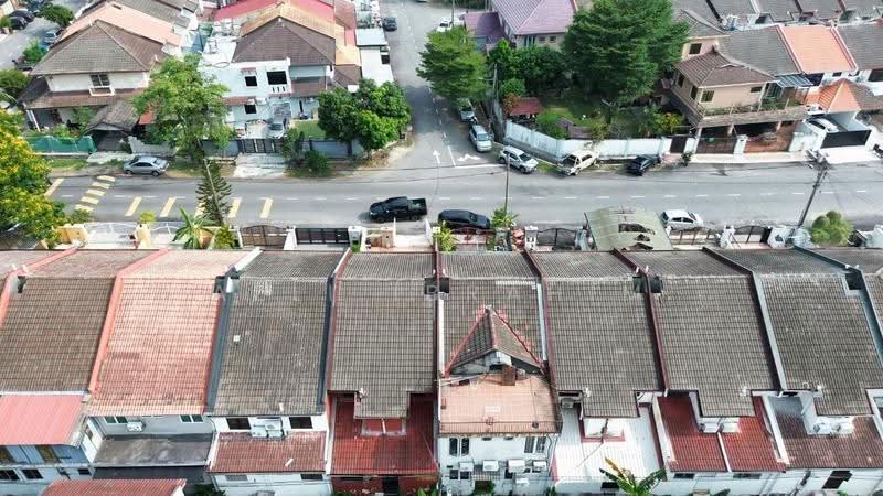 2-storey Terraced House for Sale in Taman Sri Manja (Petaling Jaya) - Azli Ibrahim - Exterior - PropertyGuru.com.my