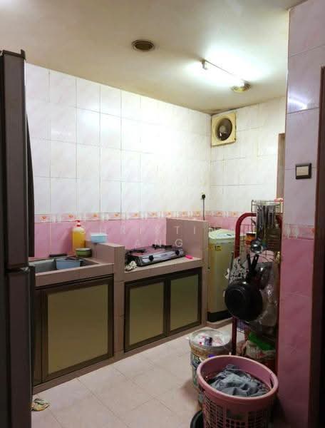 2-storey Terraced House for Sale in Bandar Baru Permas Jaya (Permas Jaya) - Christina Ang - Kitchen - PropertyGuru.com.my