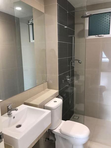 Kediaman Servis untuk Dijual di Glomac Damansara - Leon Teh - Bathroom - PropertyGuru.com.my