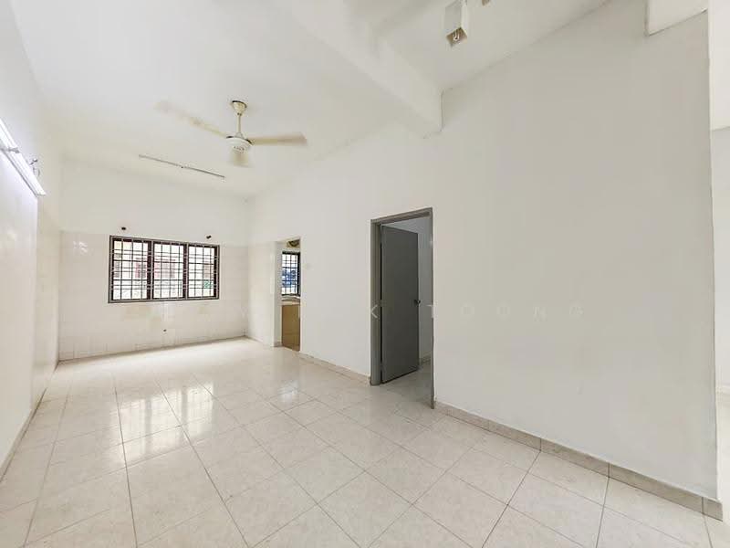 2-storey Terraced House for Sale in Taman Puchong Prima (Puchong) - Chow Kok Toong - Living Room - PropertyGuru.com.my