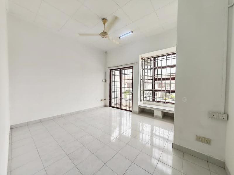 2-storey Terraced House for Sale in Taman Puchong Prima (Puchong) - Chow Kok Toong - Living Room - PropertyGuru.com.my