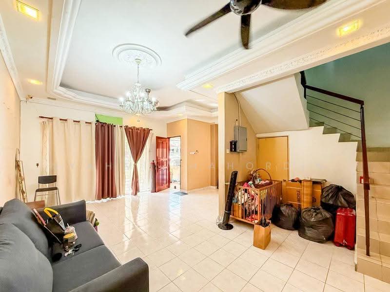 Rumah Teres 2-Tingkat untuk Dijual di Taman Bukit Subang (Shah Alam) - Syahmi Shahordin - Living Room - PropertyGuru.com.my