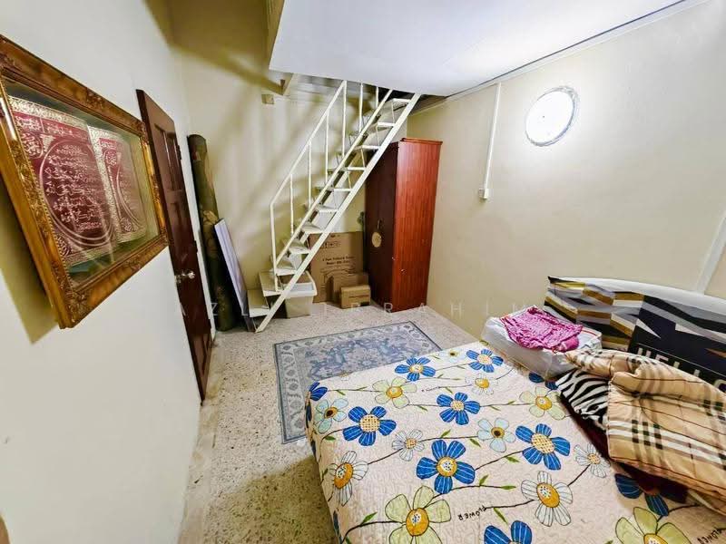 1-storey Terraced House for Sale in Taman Mawar (Bandar Kinrara) - Azli Ibrahim - Bedroom - PropertyGuru.com.my