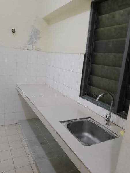 Rumah Flat untuk Disewa di Taman Serdang Perdana - Kor Kok Tee - Kitchen - PropertyGuru.com.my