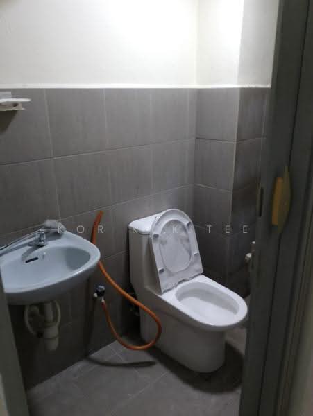 Rumah Flat untuk Disewa di Taman Serdang Perdana - Kor Kok Tee - Bathroom - PropertyGuru.com.my