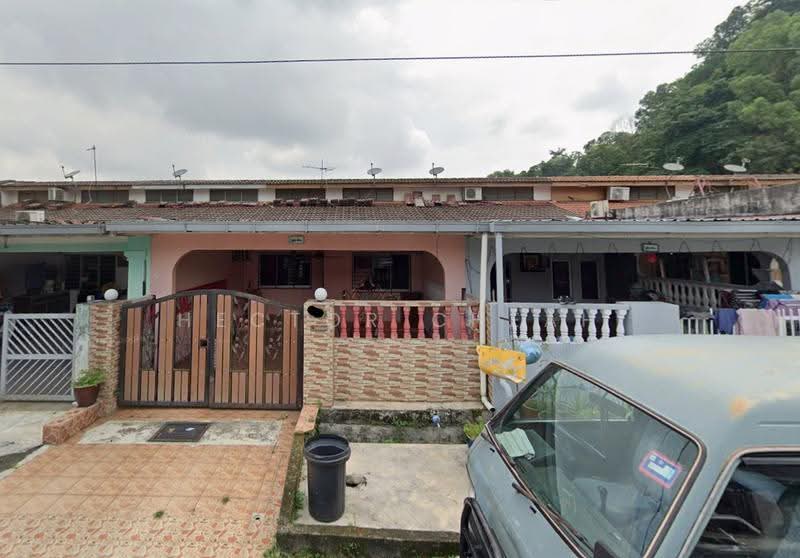 1-storey Terraced House for Sale in Seri Kembangan (Selangor) - Hector Cheah - Exterior - PropertyGuru.com.my