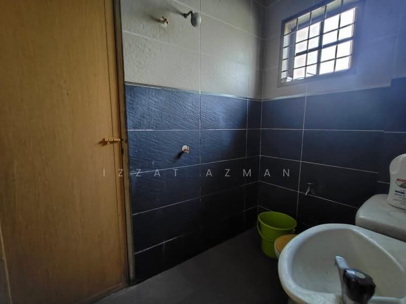 2-storey Terraced House for Sale in Kuantan (Pahang) - Izzat Azman - Bathroom - PropertyGuru.com.my