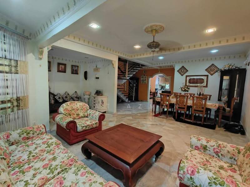 2-storey Terraced House for Sale in Kuantan (Pahang) - Izzat Azman - Living Room - PropertyGuru.com.my