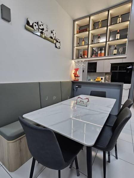 Kediaman Servis untuk Dijual di Sky View - JP Lee - Dining Room - PropertyGuru.com.my