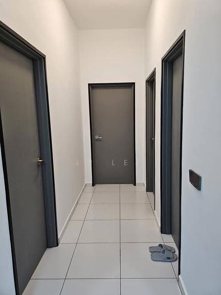 Kediaman Servis untuk Dijual di Sky View - JP Lee - Corridor - PropertyGuru.com.my