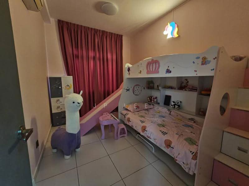 Kediaman Servis untuk Dijual di Sky View - JP Lee - Bedroom - PropertyGuru.com.my
