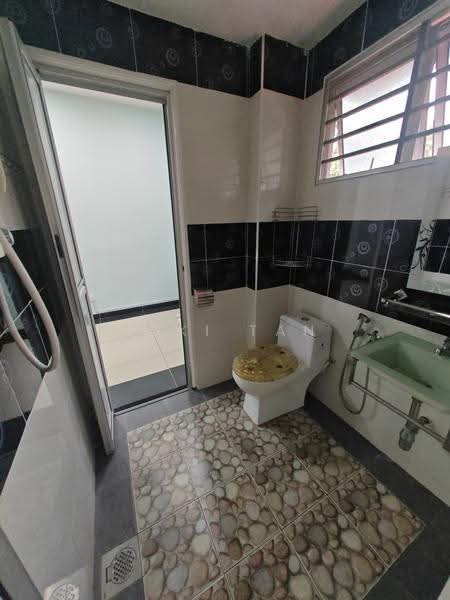 Rumah Teres 2-Tingkat untuk Dijual di Taman Daya (Kepong) - Suki Tan - Bathroom - PropertyGuru.com.my