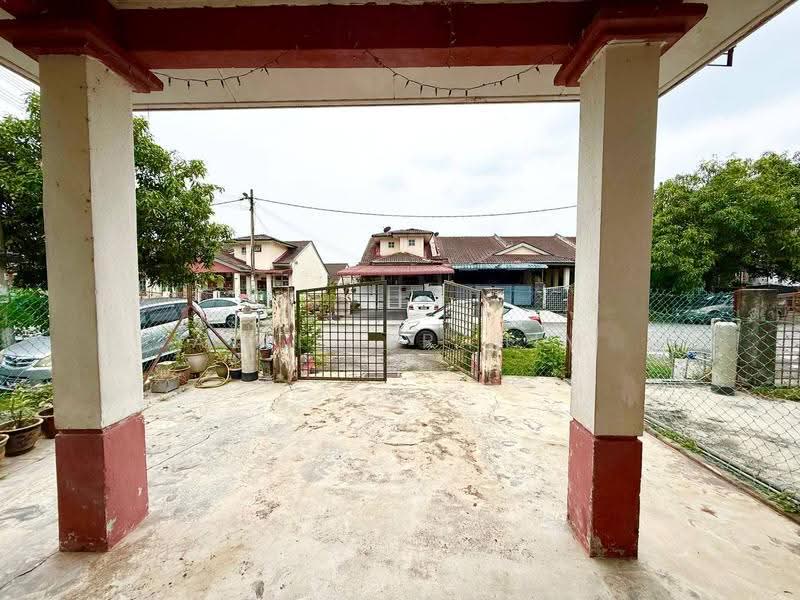 1-storey Terraced House for Sale in Taman Semenyih Indah (Semenyih) - Azli Ibrahim - Exterior - PropertyGuru.com.my