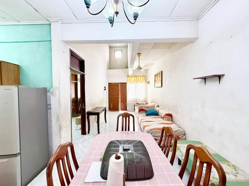 1-storey Terraced House for Sale in Taman Semenyih Indah (Semenyih) - Azli Ibrahim - Living Room - PropertyGuru.com.my