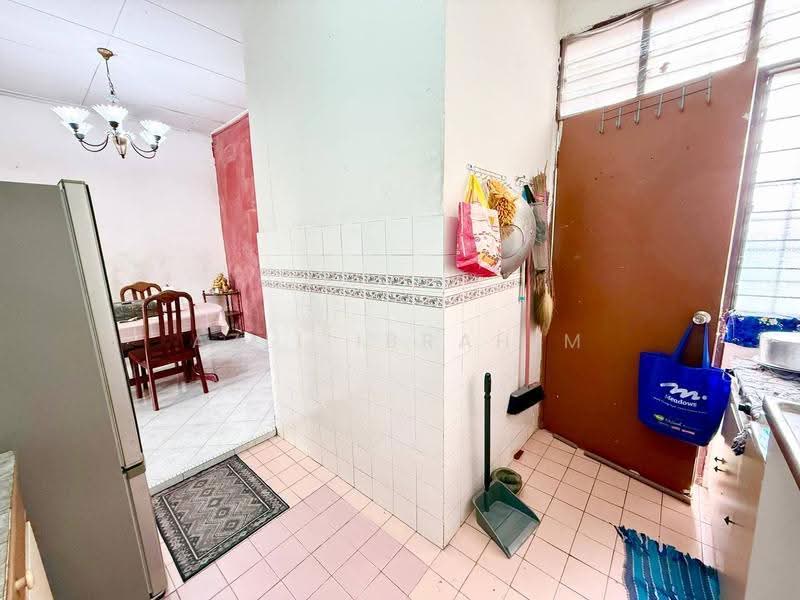 1-storey Terraced House for Sale in Taman Semenyih Indah (Semenyih) - Azli Ibrahim - Dining Room - PropertyGuru.com.my