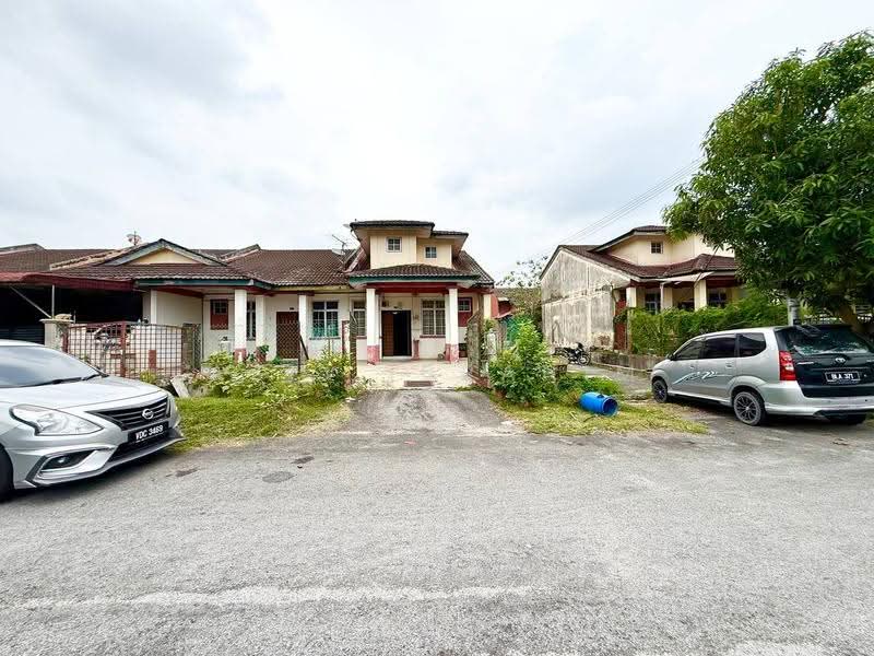 1-storey Terraced House for Sale in Taman Semenyih Indah (Semenyih) - Azli Ibrahim - Exterior - PropertyGuru.com.my