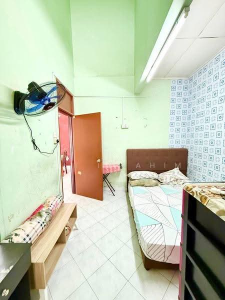 1-storey Terraced House for Sale in Taman Semenyih Indah (Semenyih) - Azli Ibrahim - Bedroom - PropertyGuru.com.my
