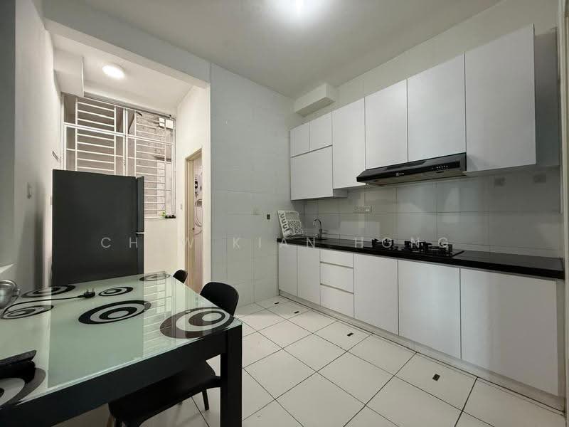 Kediaman Servis untuk Dijual di Sky Gardens Residences - Chew Kian Hong - Kitchen - PropertyGuru.com.my