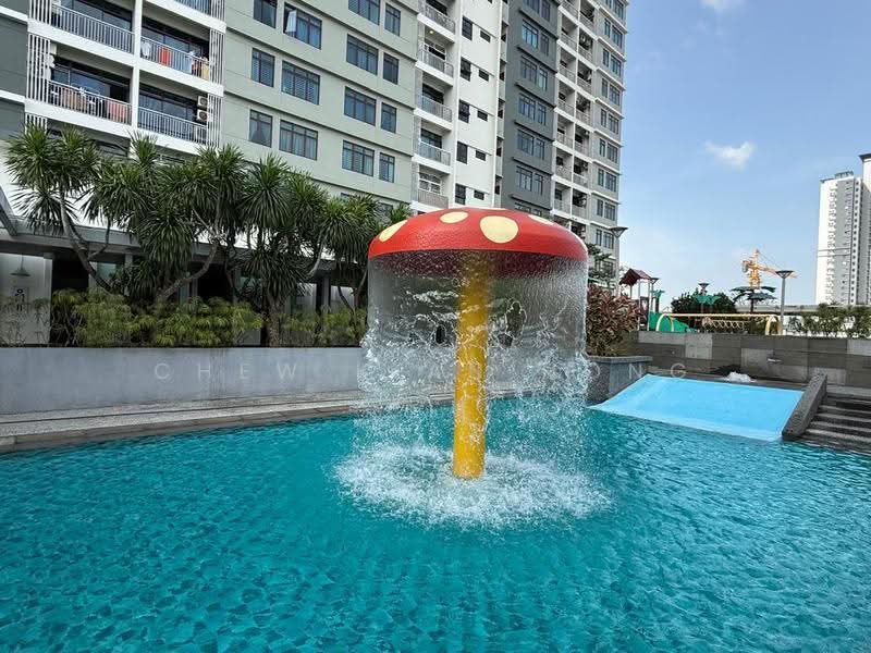 Kediaman Servis untuk Dijual di Sky Gardens Residences - Chew Kian Hong - Pool - PropertyGuru.com.my