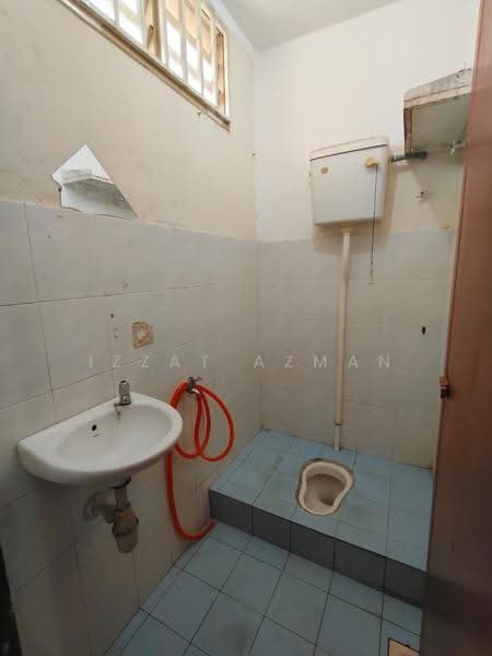 Terraced House for Sale in Kuantan (Pahang) - Izzat Azman - Bathroom - PropertyGuru.com.my