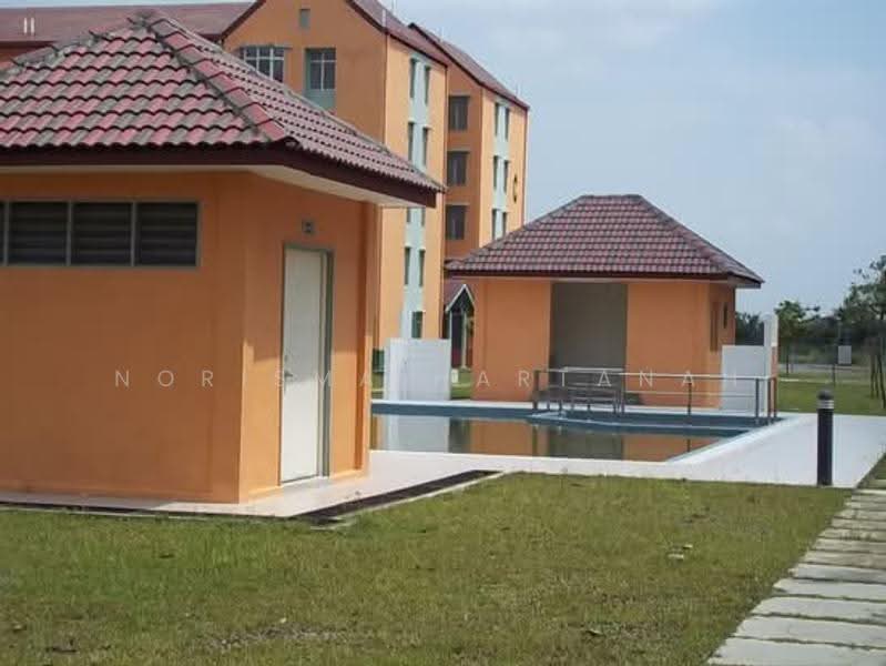 Pangsapuri untuk Dijual di Apartment Seroja - Norisma Hartanah - Swimming pool - PropertyGuru.com.my