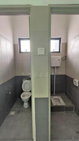 Pejabat untuk Disewa di Taman Bukit Serdang (Seri Kembangan) - Amanda Lock - Bathroom - PropertyGuru.com.my