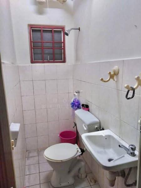 Pangsapuri untuk Dijual di Pandan Court - Mohd Ridzuan - Bathroom - PropertyGuru.com.my