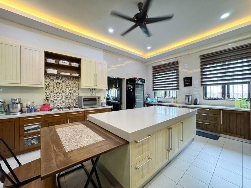 Bungalow House untuk Dijual di D'Kayangan (Shah Alam) - Azli Ibrahim - Kitchen - PropertyGuru.com.my