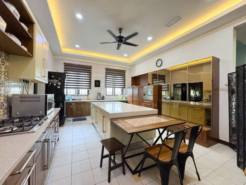 Bungalow House untuk Dijual di D'Kayangan (Shah Alam) - Azli Ibrahim - Kitchen - PropertyGuru.com.my
