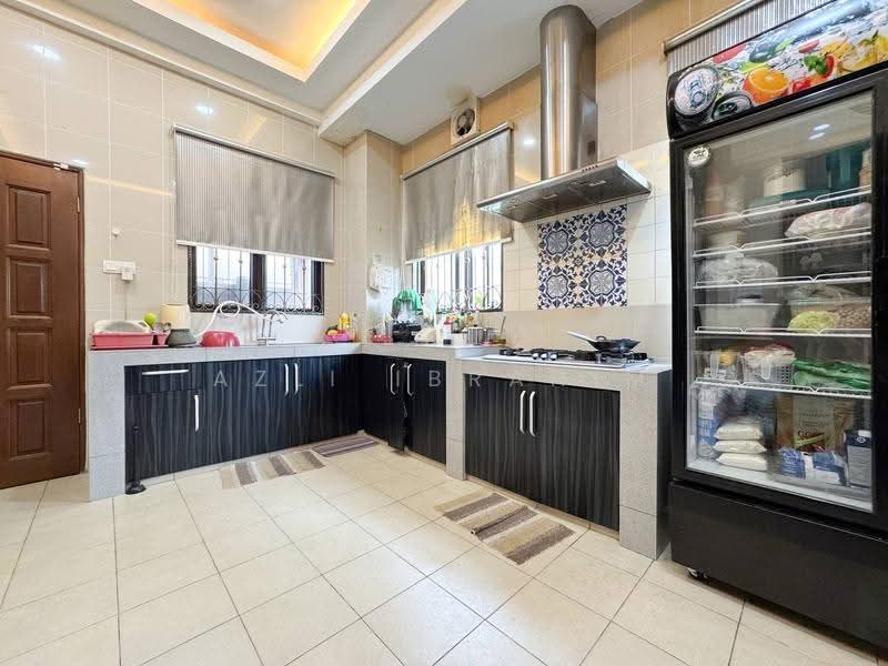Bungalow House untuk Dijual di D'Kayangan (Shah Alam) - Azli Ibrahim - Kitchen - PropertyGuru.com.my