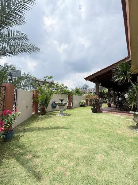 Bungalow House untuk Dijual di D'Kayangan (Shah Alam) - Azli Ibrahim - Garden - PropertyGuru.com.my