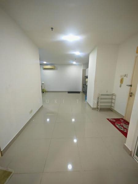 Kediaman Servis untuk Dijual di Emerald Avenue - Suki Tan - Entrance - PropertyGuru.com.my